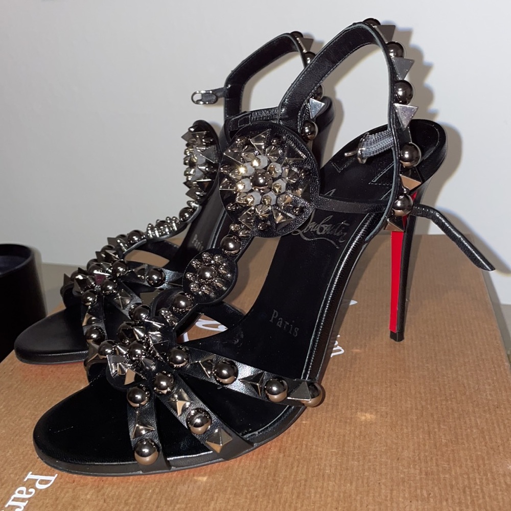 GOLDORA LOUBOUTIN SIZE 37